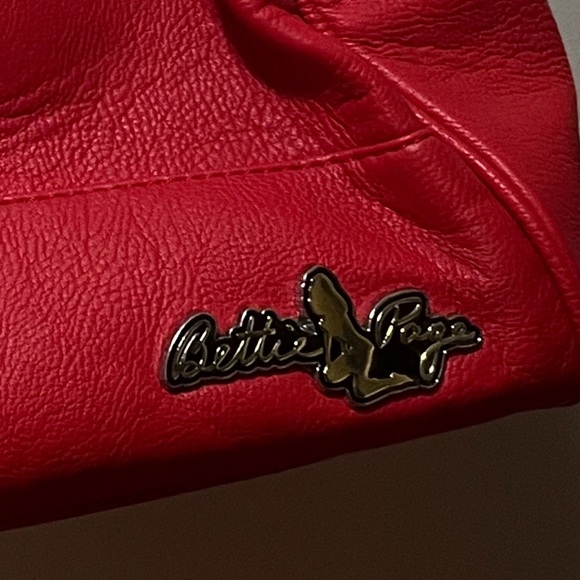 Retired red Bettie Page Purse HTF - Picture 7 of 7